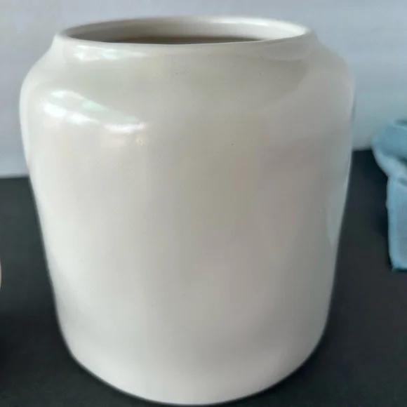 Rae Dunn Jelly Bean/Cookie Chubby Canister - Picture 3 of 6